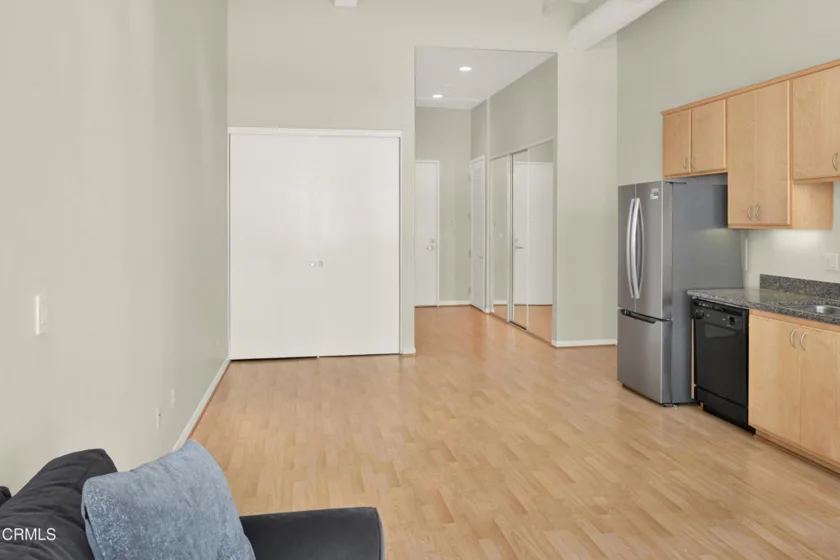 175 S Lake Avenue #406 photo 14