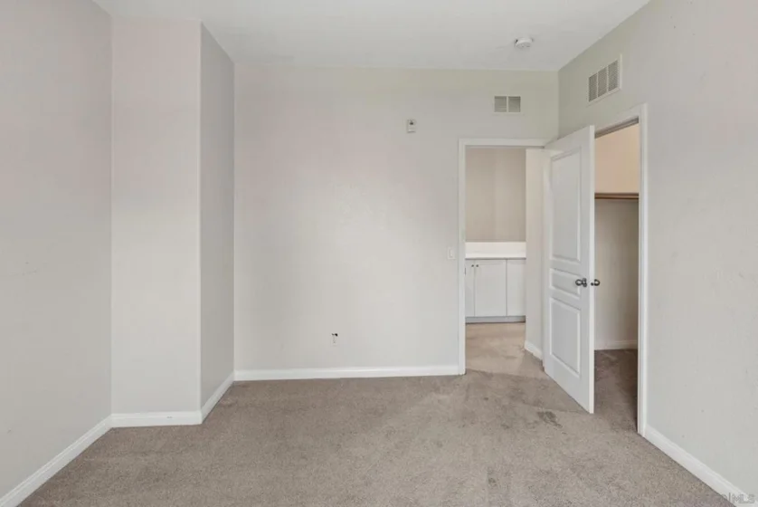 750 Harbor Cliff Way #105 photo 30