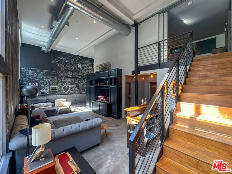 1037 N Laurel Avenue #10 photo 11