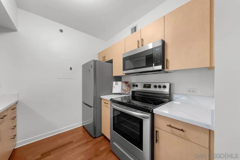 425 W Beech #327 photo 4