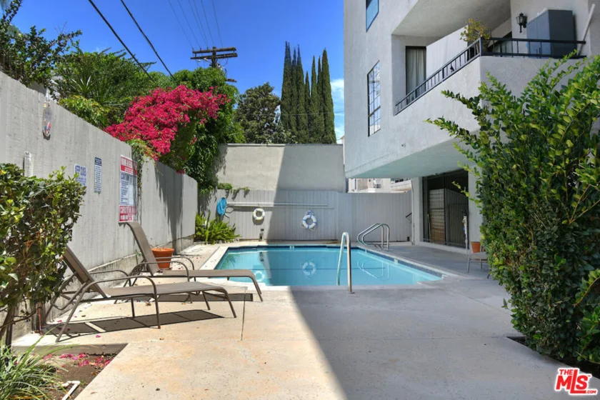 4443 Ventura Canyon Avenue #304 photo 53