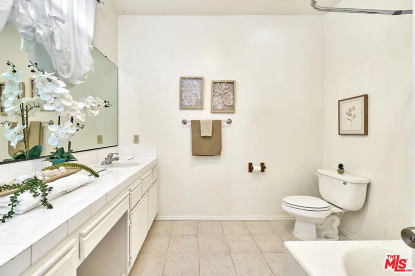 431 S Kingsley Drive #205 photo 32