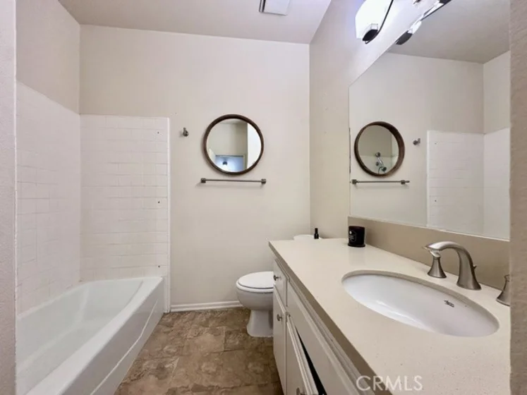 2542 W Macarthur photo 16