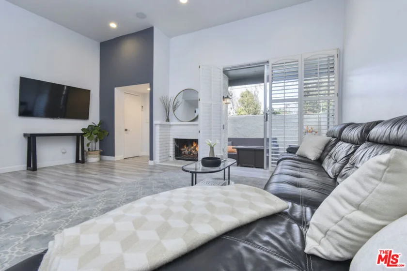 11806 Moorpark Street #G photo 1