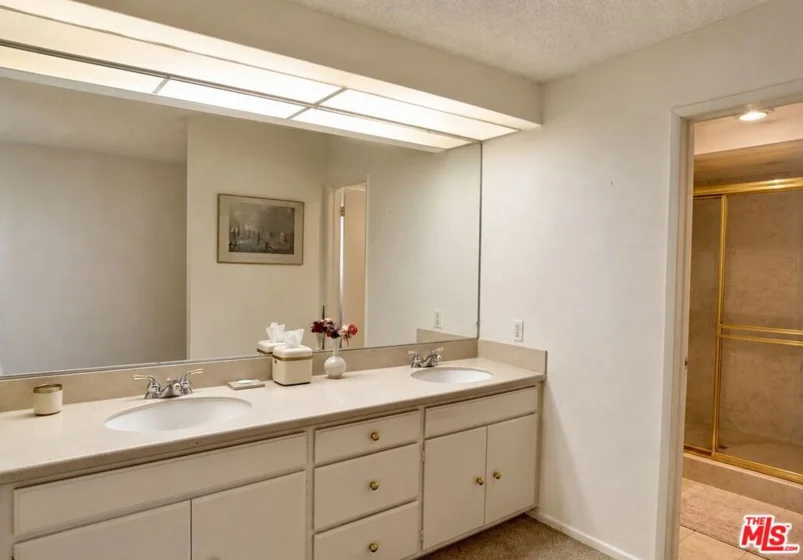 15173 Magnolia Boulevard #E photo 6