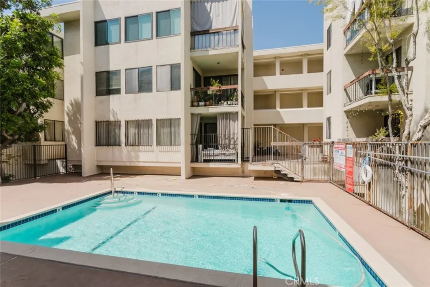 1305 N Columbus Avenue #204 photo 32