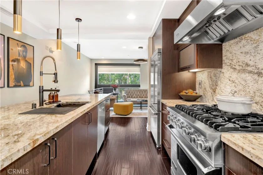 810 Rockefeller photo 1