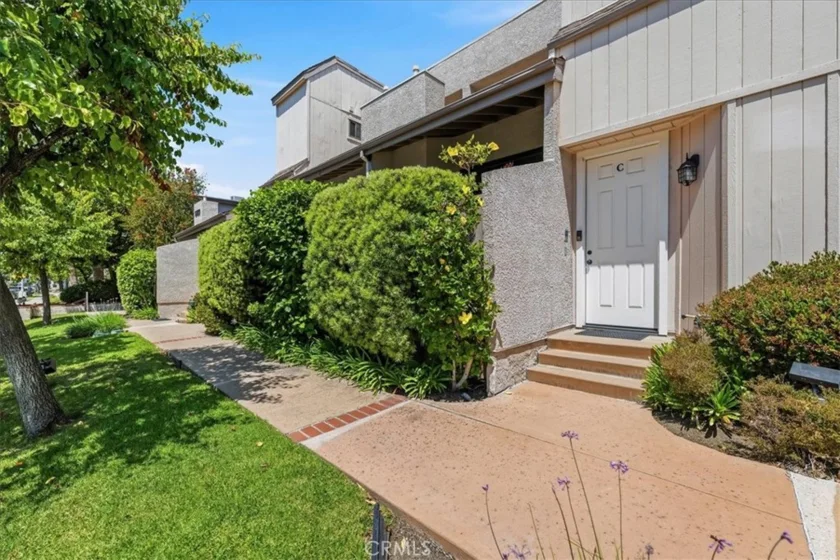 15129 Magnolia #C photo 1