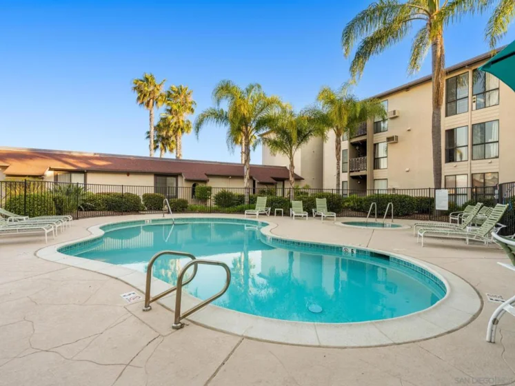 6924 Hyde Park #220 photo 22
