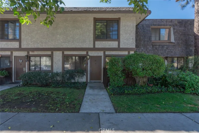 18560 Vanowen Street #17 photo 1