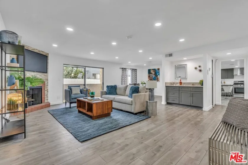 8801 Cedros Avenue #7 photo 1