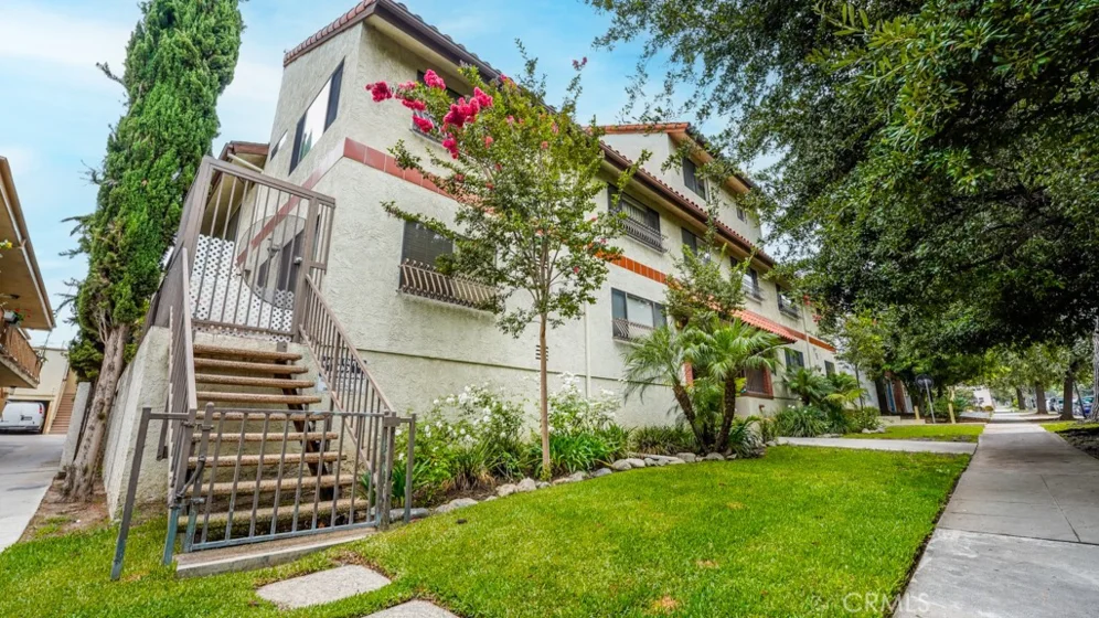 1043 Thompson Avenue #1 photo 1