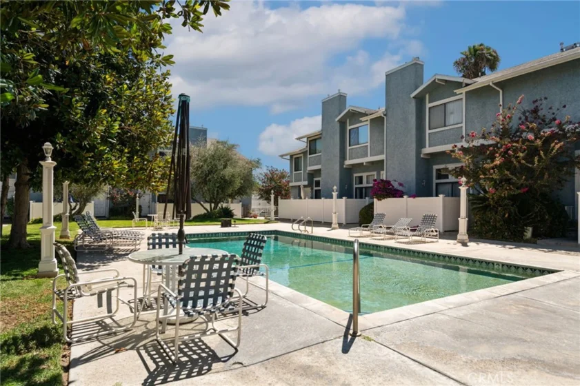15106 Nordhoff photo 32
