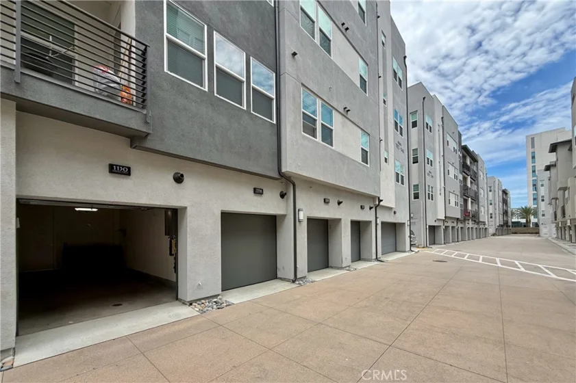 1130 S Urbana photo 40