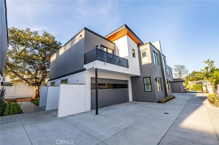 1649 N Lake Avenue #2 photo 2