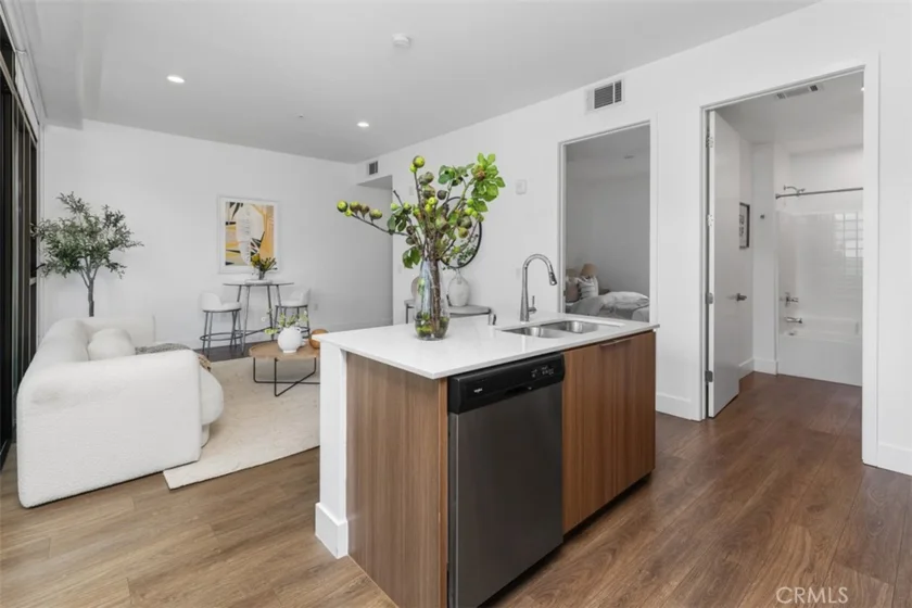 709 E Walnut Street #315 photo 16