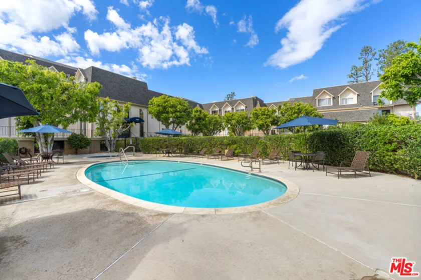 2385 Roscomare Road #F10 photo 17