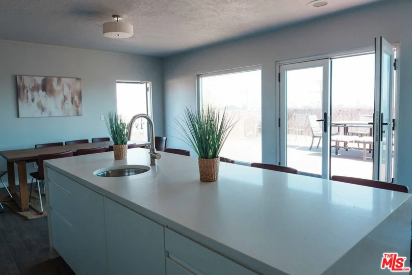 1110 Hacienda Place #207 photo 33