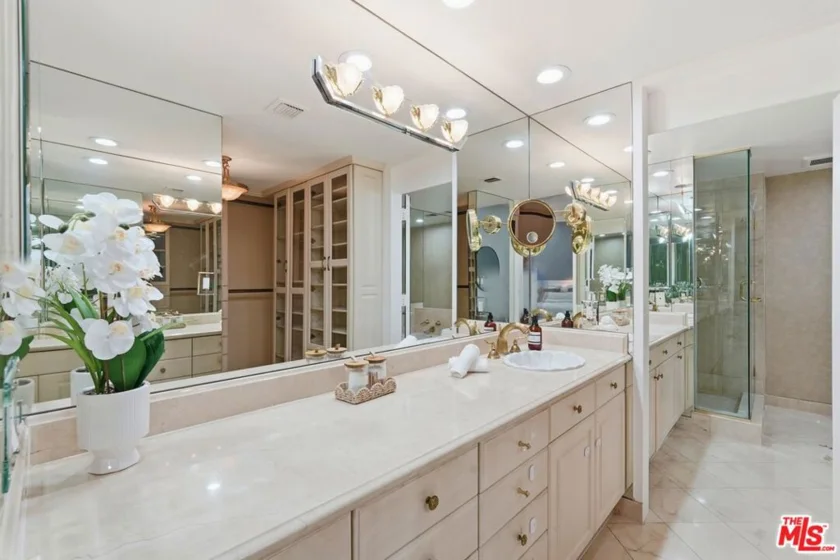 1333 S Beverly Glen Boulevard #902 photo 4