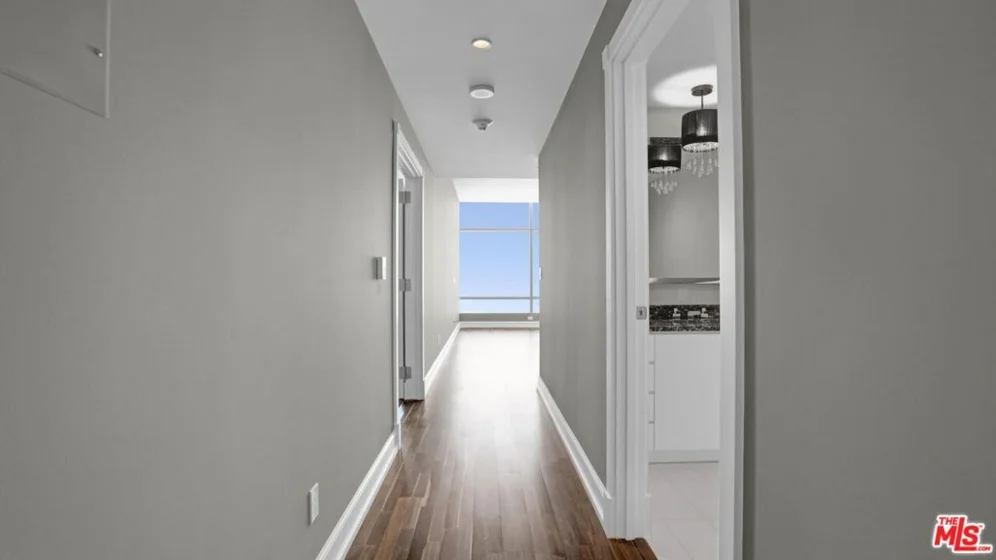 900 W Olympic Boulevard #39C photo 16