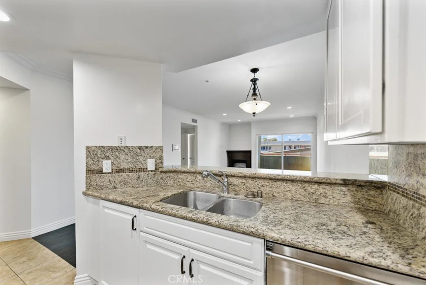908 S Ardmore Avenue #304 photo 3