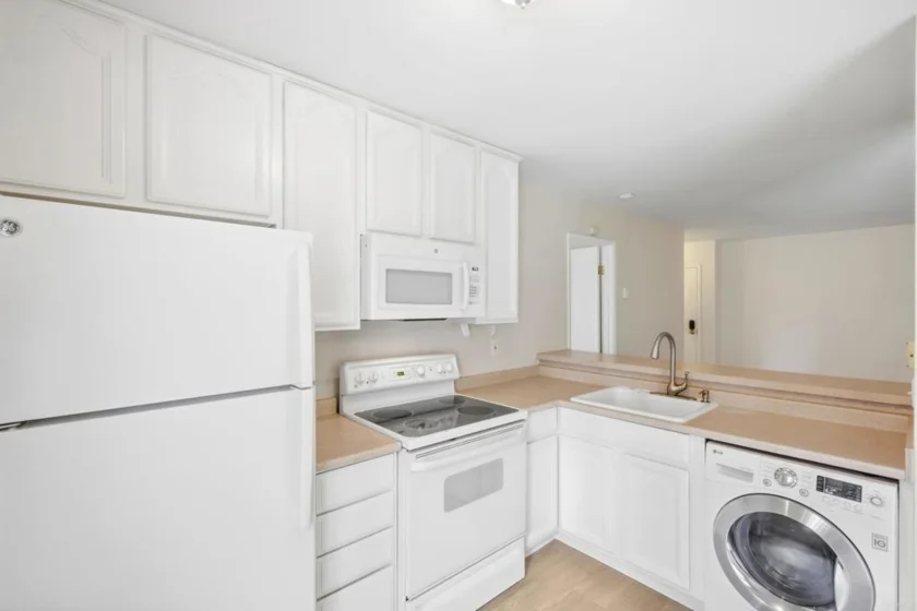 7500 Parkway Drive #207 photo 3