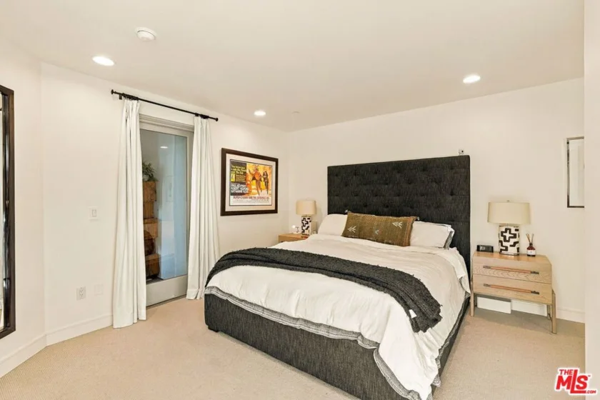 8703 W West Knoll Drive #104 photo 13