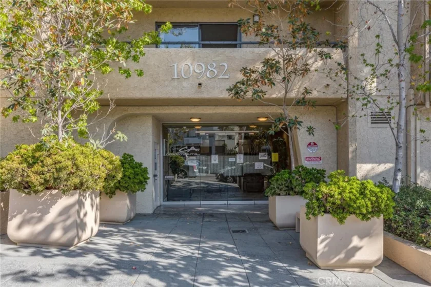 10982 Roebling Avenue #424 photo 1