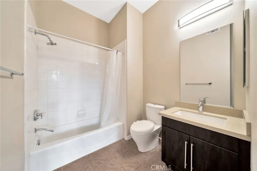 563 W Maple Avenue photo 14