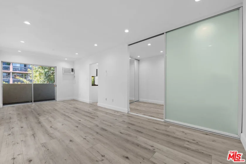 960 Larrabee Street #328 photo 9