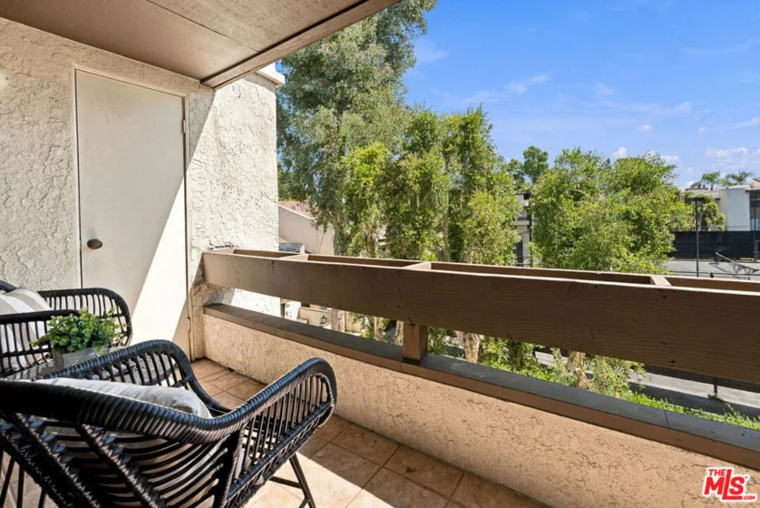 5800 Owensmouth Avenue #76 photo 25