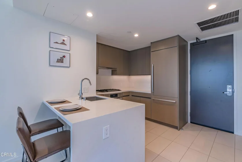 889 Francisco Street #802 photo 14