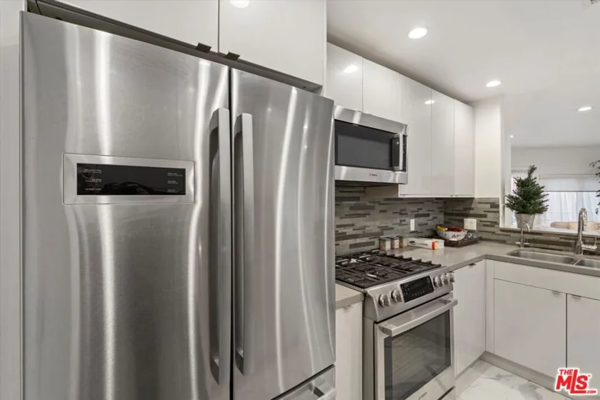 1160 Granville Avenue #108 photo 64