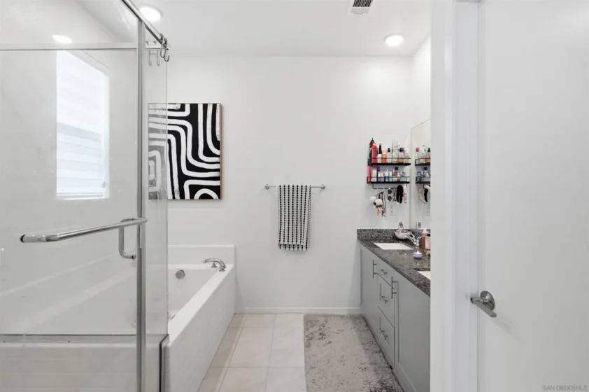 5491 Seacliff Place #108 photo 32