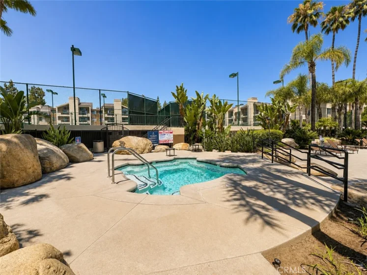 5565 Canoga Avenue #207 photo 18