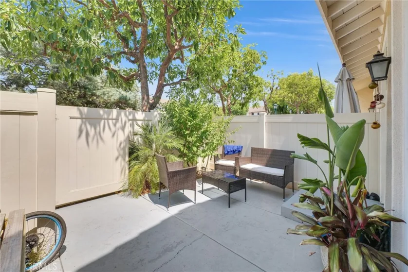 8449 E Arrowhead Way photo 2