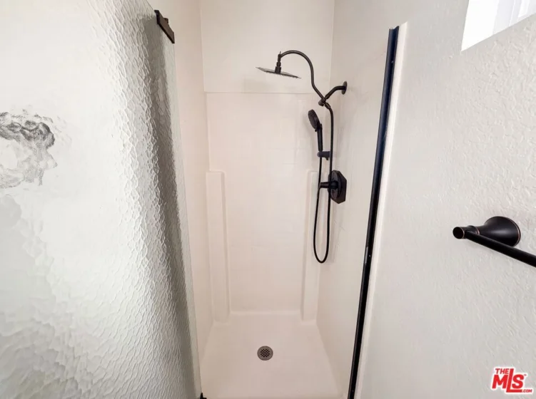87 Pearl photo 16
