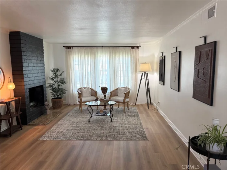 1950 W Glenoaks #a photo 4