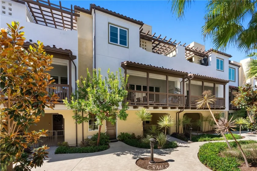 3321 Doheny Way photo 1