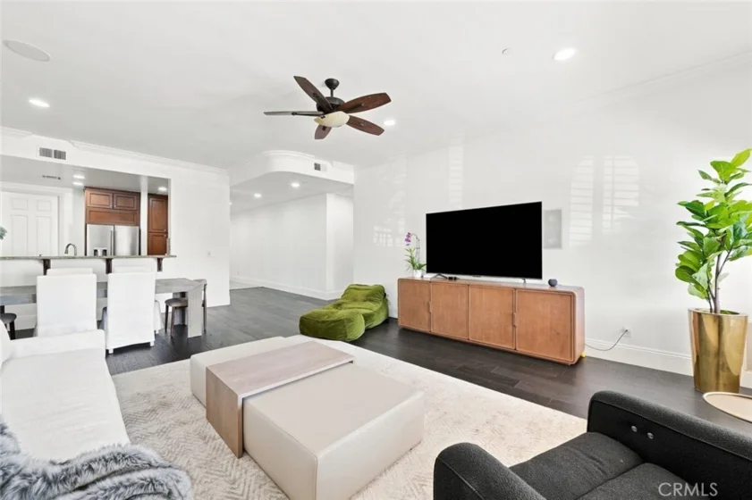 143 N Arnaz Drive #105 photo 4