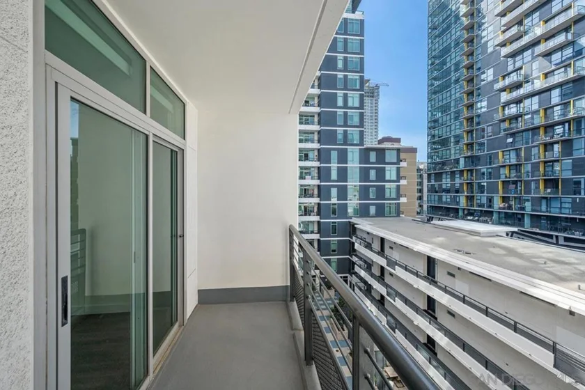 425 W Beech Street #721 photo 30