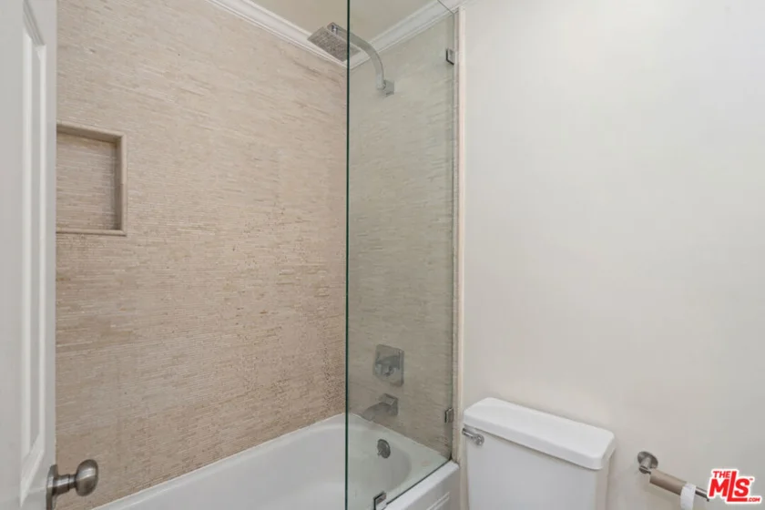 625 N Flores Street #304 photo 18