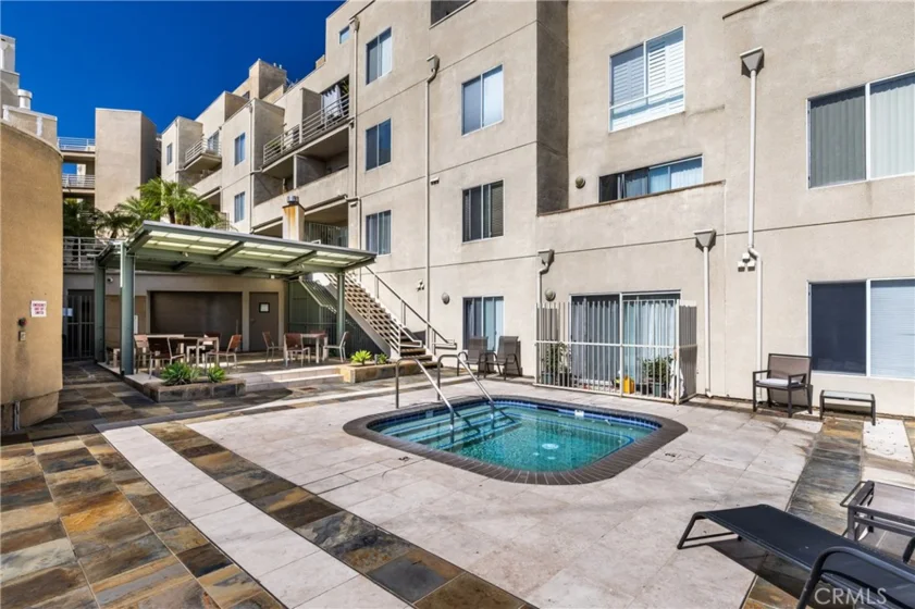 2915 Montrose Avenue #430 photo 2