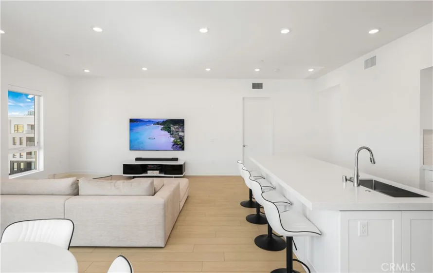 3700 Rivington photo 7