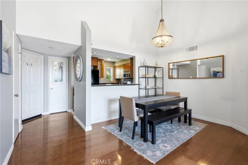 384 Redondo Avenue #401 photo 11