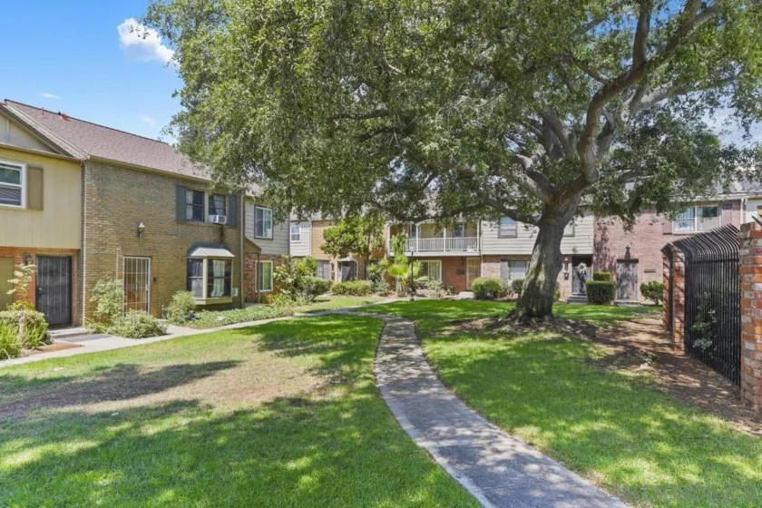 1262 Denver Lane #B photo 32
