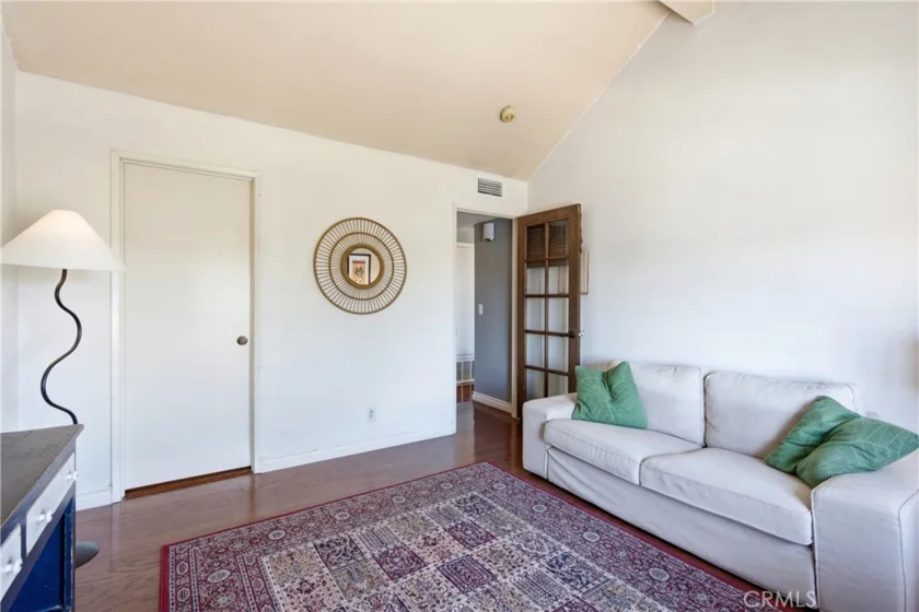 384 Redondo #401 photo 17