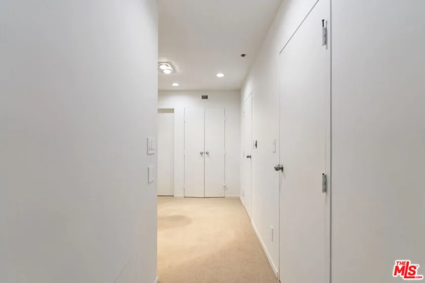 10430 Wilshire Boulevard #606 photo 16