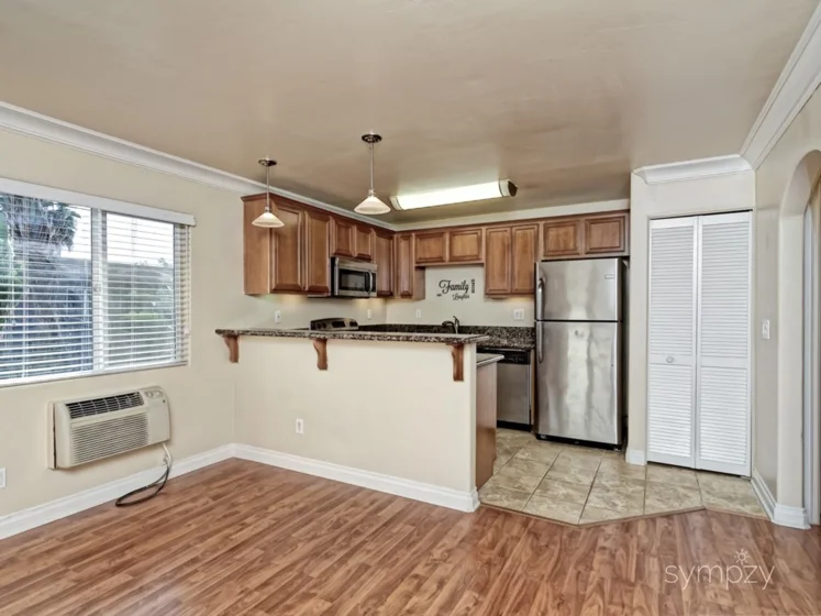 800 N N Mollison Avenue #36 photo 1