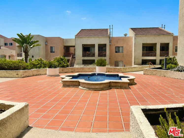 1118 Valencia Street #114 photo 8